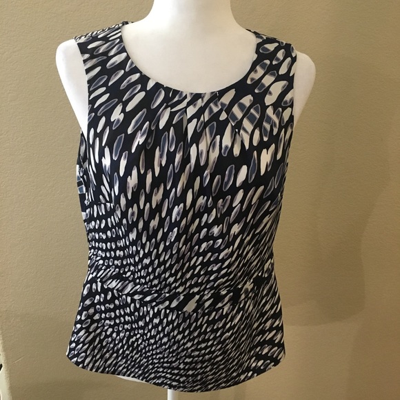 Ann Taylor Tops - 3/$25 Ann Taylor Geometric Print Top Size 10P